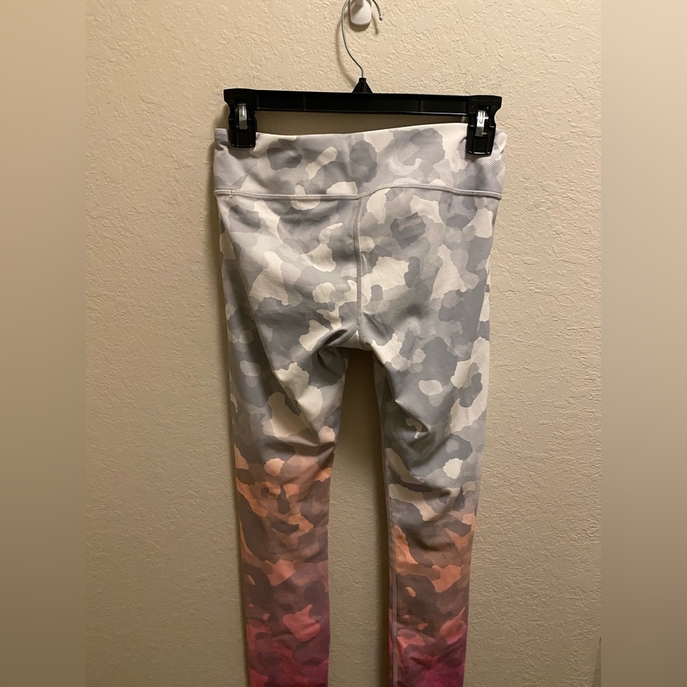 Athleta Girl Ombre Camo Tight Leggings Size XL - Picture 7 of 10
